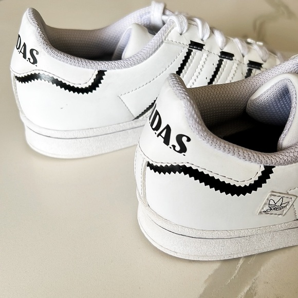 Adidas Superstar Shell Toe White Black Striped Cartoon Bubble Sneakers Youth 4 - Picture 11 of 15